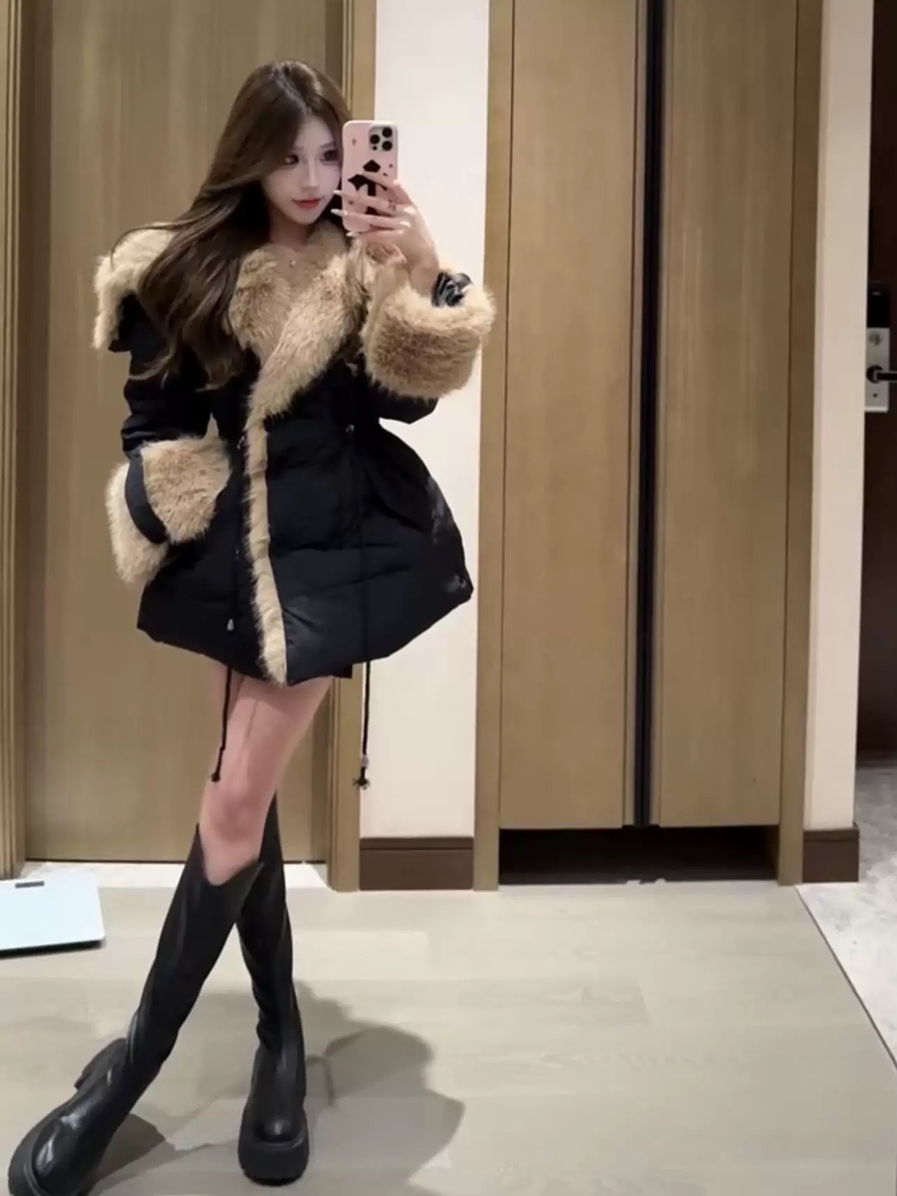 高级感气质大翻领连帽宽松羽绒服白鸭绒仿狐狸毛中长款收腰外套